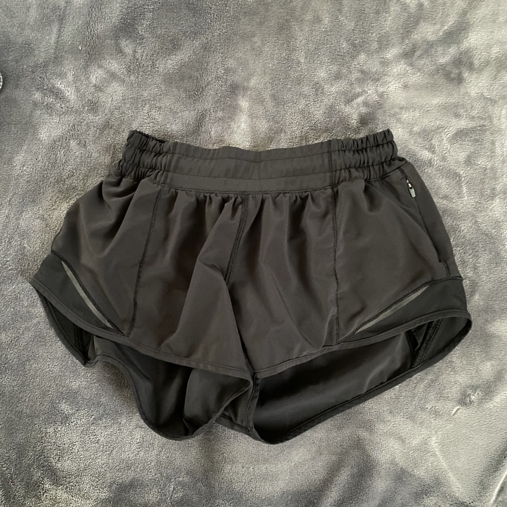 Lululemon Hotty Hot 2,5” lined shorts
